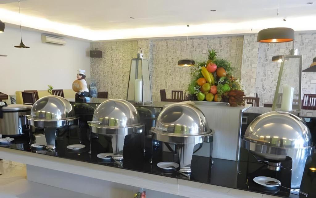 Insumo Palace Hotels & Resorts Kediri  Exterior photo