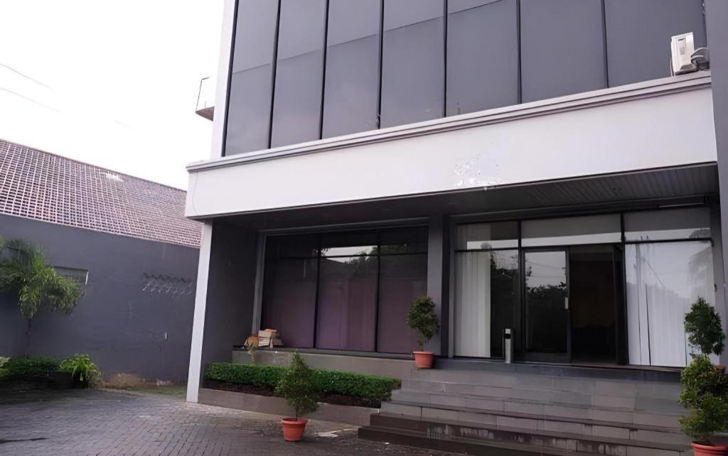 Insumo Palace Hotels & Resorts Kediri  Exterior photo